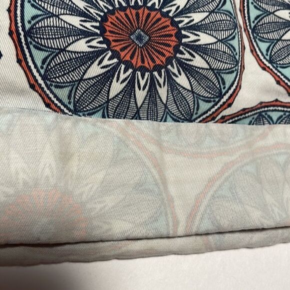 Banana Republic medallion print cuffed shorts with pockets size 2 - Picture 13 of 13